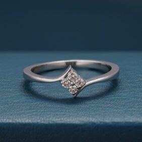 highlights the four-diamond floral cluster and silver band